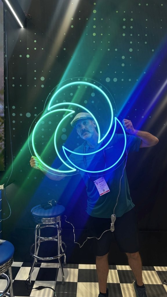 neon sna logo